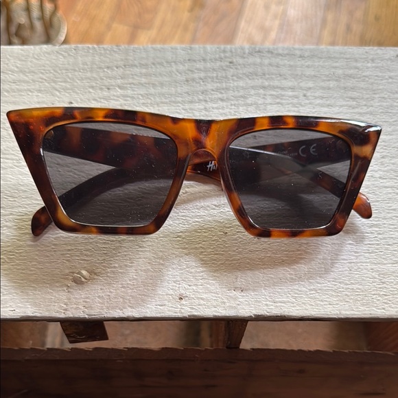 Tortoise Shell cat eye h&m Sunglasses - Picture 1 of 4